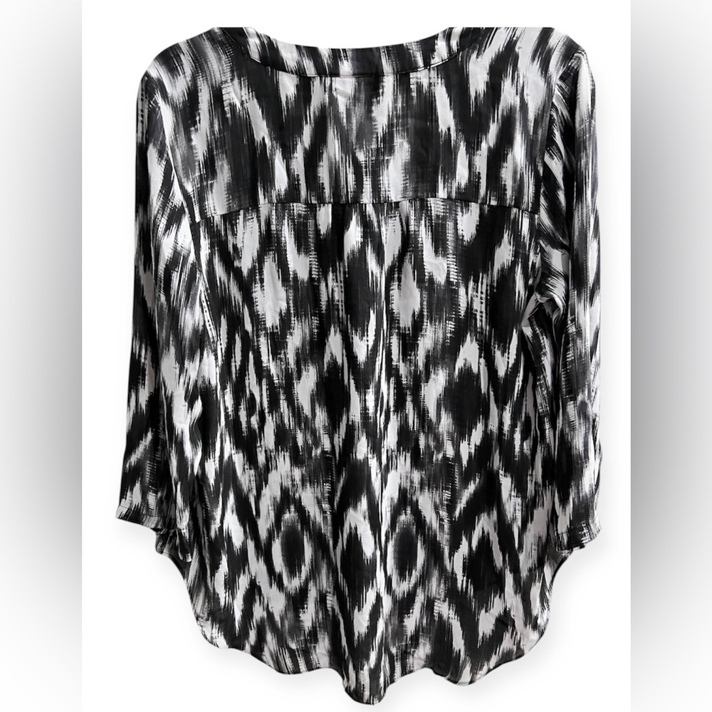 A.N.A. Women’s Blouse - Size Large - black and white - B-neck EUC - Picture 2 of 7